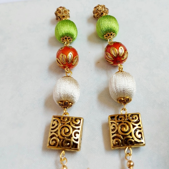 Pastel color dangling earrings - Picture 4 of 5